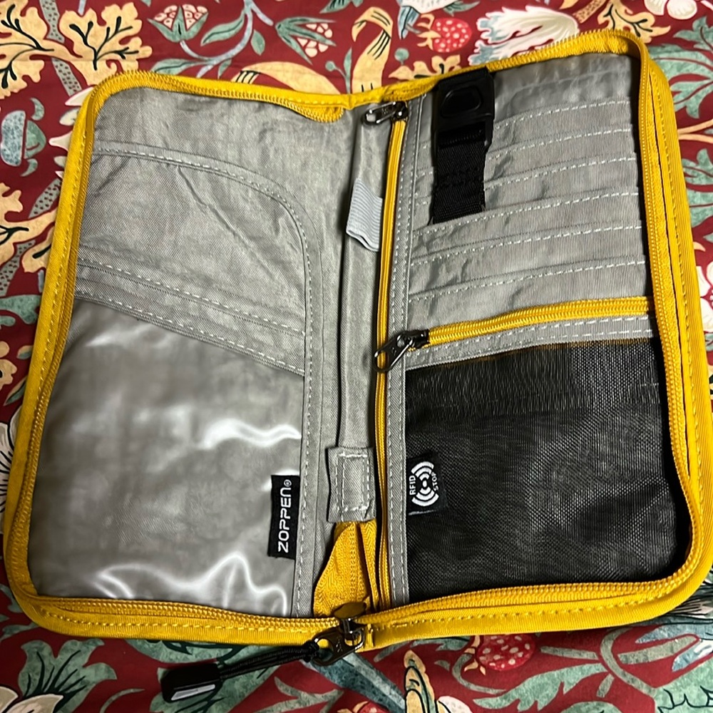 Zoppen | RFID Travel Wallet